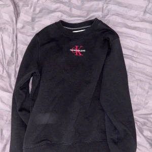 Calvin Klein tröja storlek M - Calvin Klein tröja som passar m men samt s eventuellt 