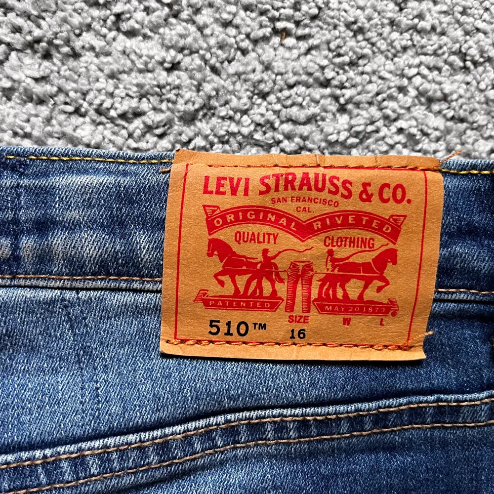 Fint skick, aldrig använda de är skinny och storlek 16 står det, säljer de för 250kr. Farkut & Housut.