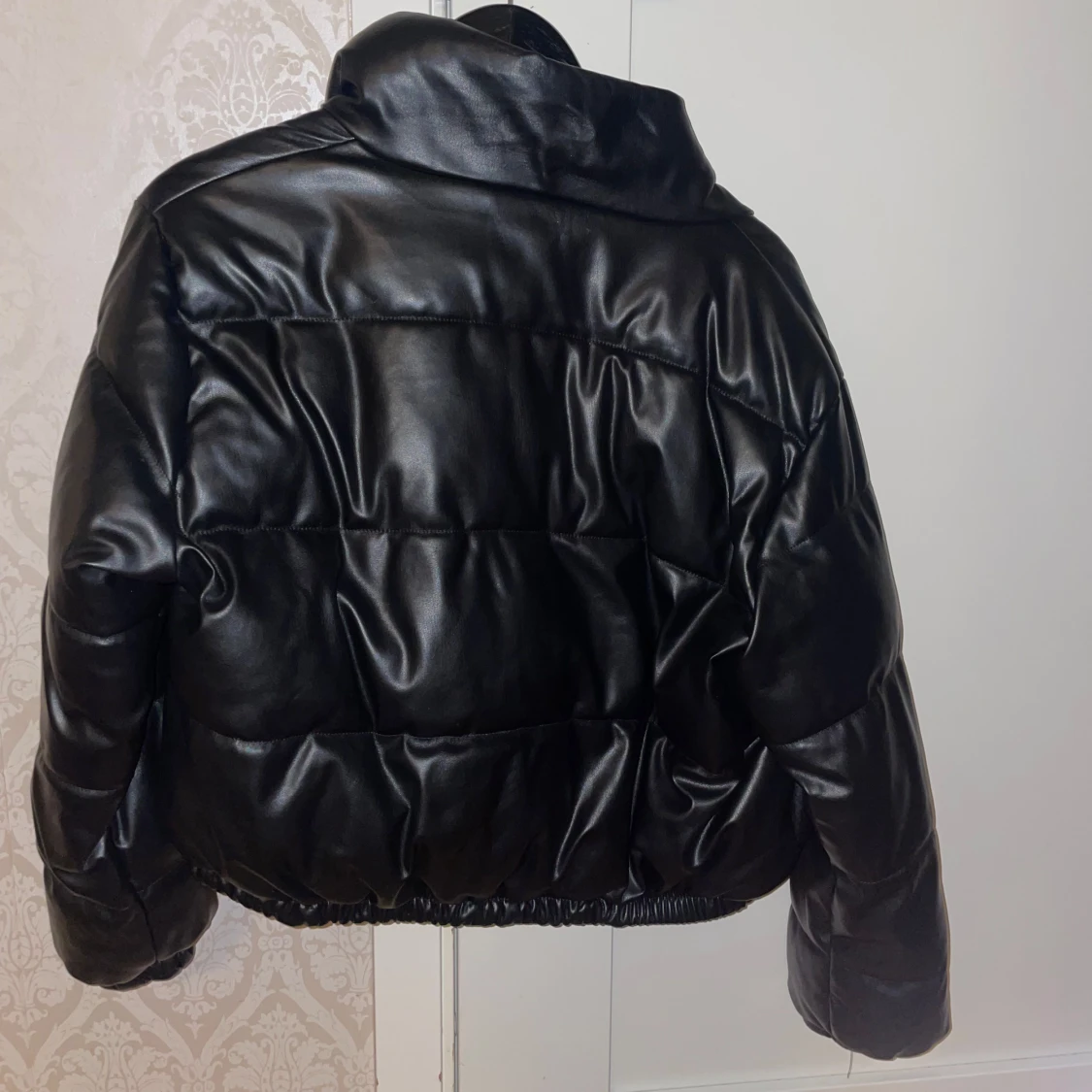 Svart puffer jacket - 90