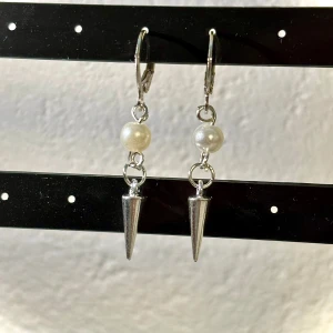 Örhängen  - Handgjorda örhängen✨✨