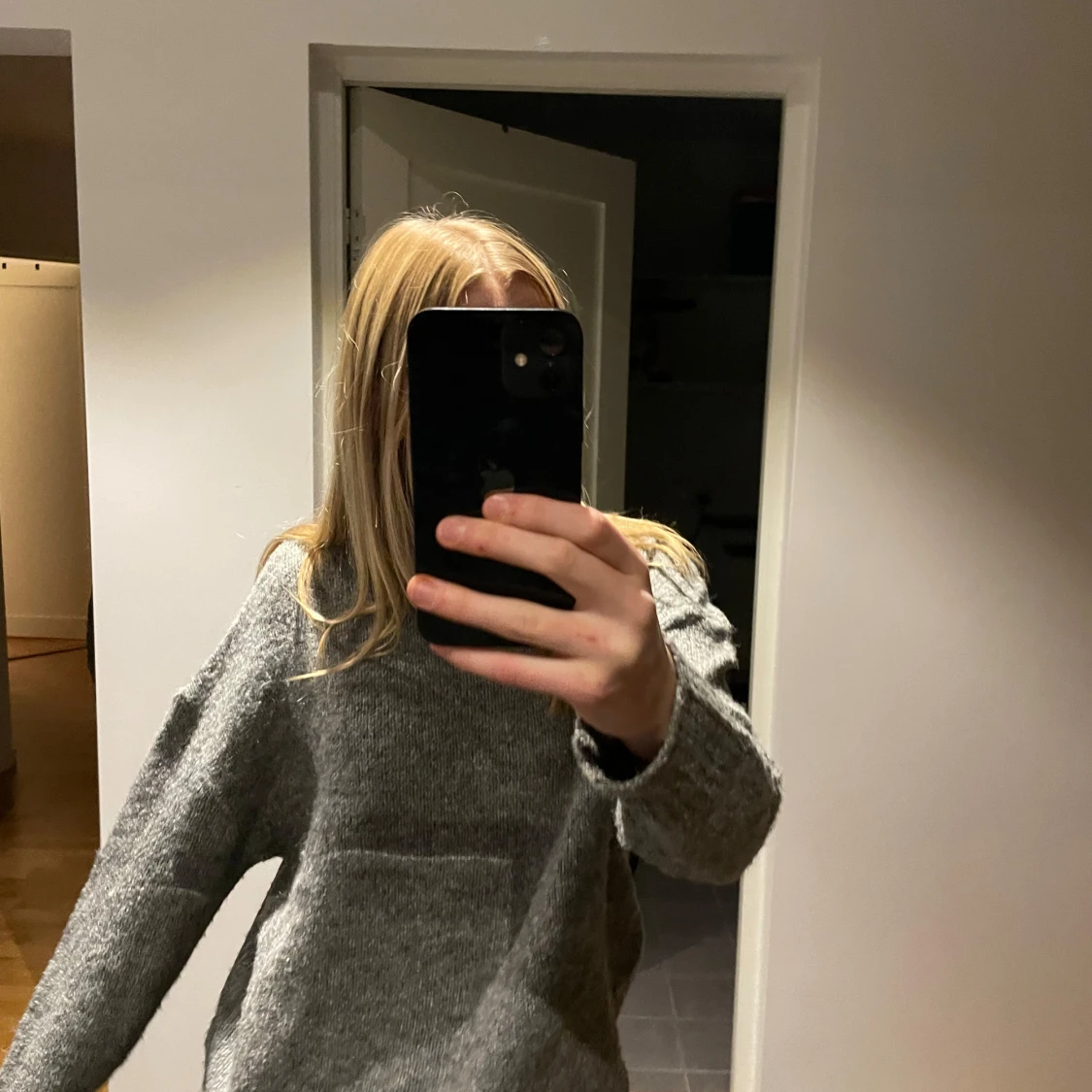 Ljus grå stickad tröja  - 90