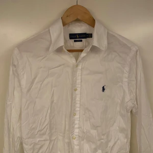 Ralph Lauren skjorta - Fin skjorta i storlek M som behöver strykas, Använd ksk 3 gånger!