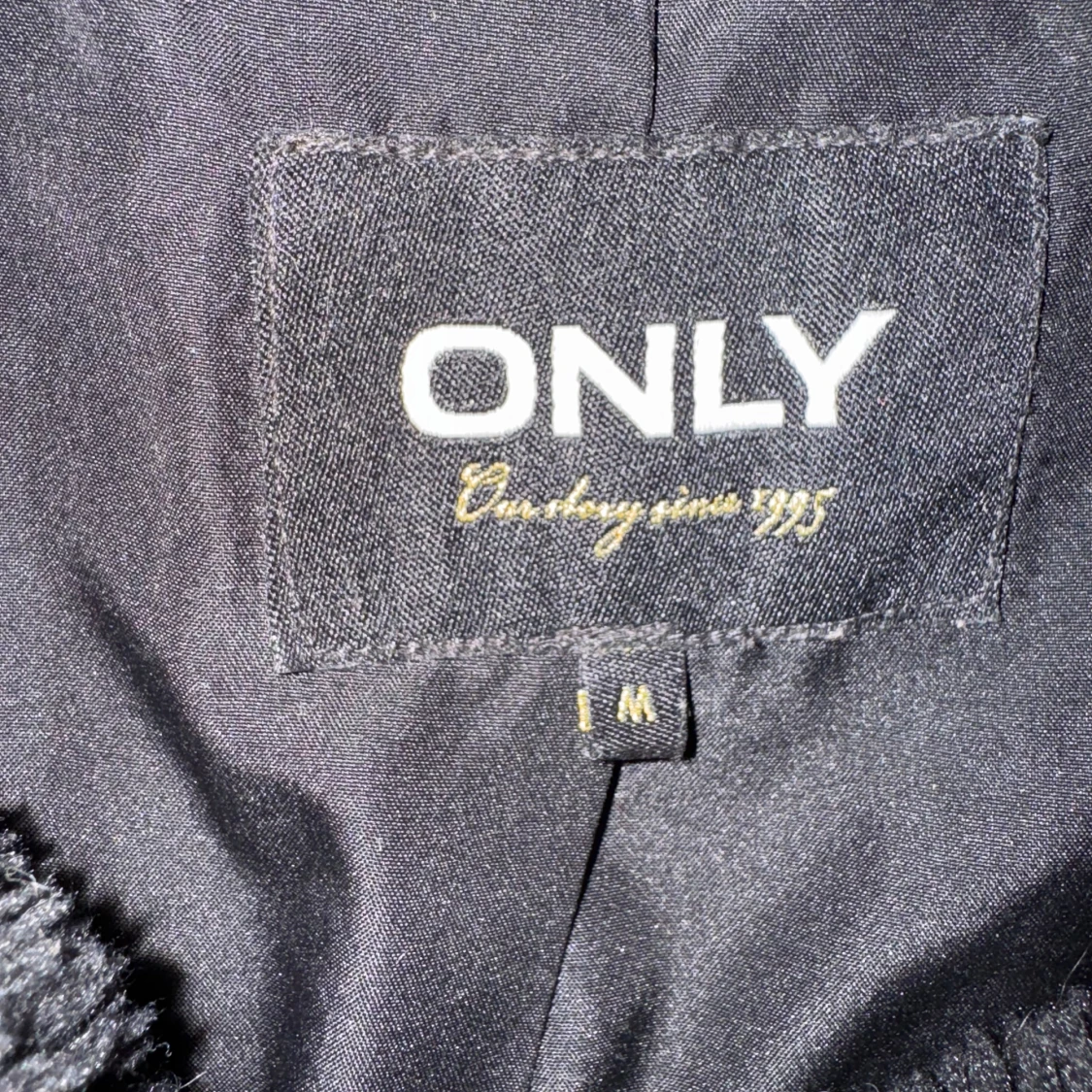 Svart teddyjacka från ONLY - 90