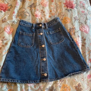 Snygg jeanskjol - Endast använt få talet gånger