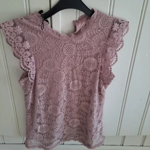 Fin rosa spetsblus - Strlk Xs inga dekter! Nypris 300