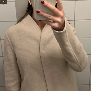 Wera kappa - Wera kappa i 70% ull, i fint skick 🌸💕  Storlek s   Nypris, 1999, skriv gärna för fler bilder🙌🏼