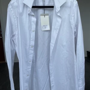 Skjorta - Studio Total S - Stretch material vit Helt ny oanvänd, passade aldrig  Storlek S Studio total 
