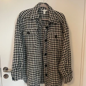 Skjort jacka  - Höst jacka, sann i storlek, oversized fit 