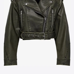 Zara skinnjacka  - Säljer min jacka från zara, använd 3 gånger inte riktigt min still längre 