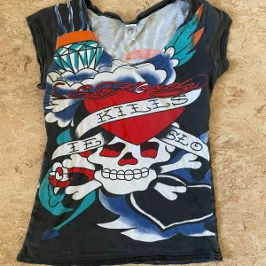 Ed Hardy tröja - Ed Hardy t shirt, storlek s funkar xs eller m. Fråga gärna☺️