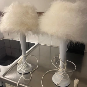 Lampor - Säljer dessa fina flufflampor. Hämtas i Södertälje, tar endast emot kontanter. 