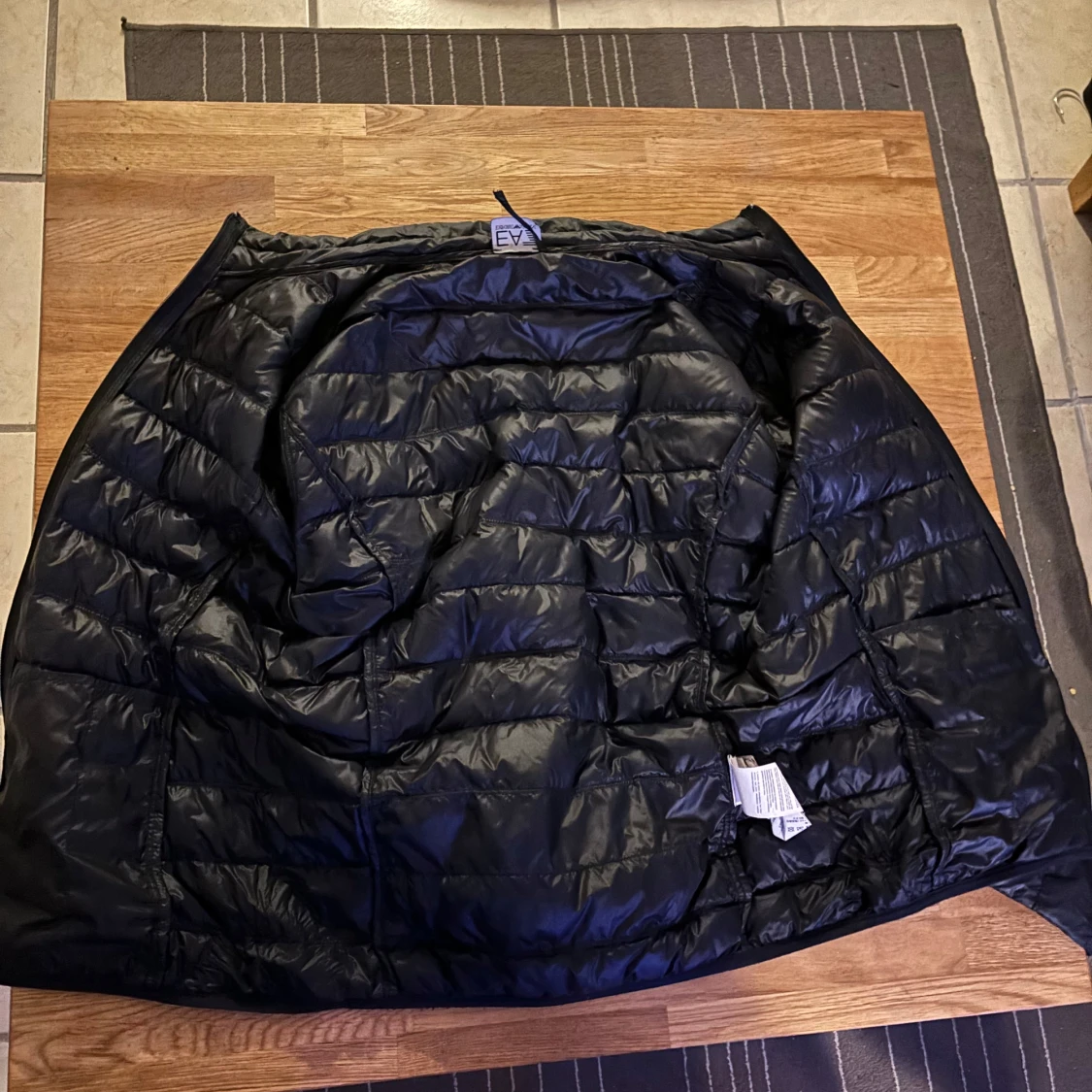 Svart dunjacka från EA7