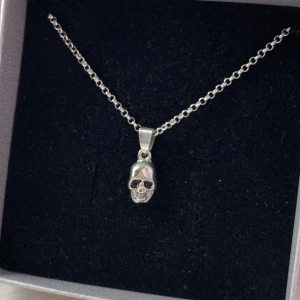 Döskalle halsband - Fint halsband, använt några gånger🌸