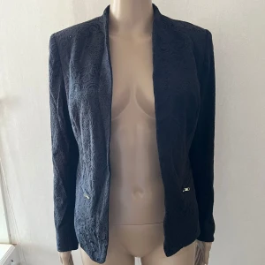 Svart Kavaj jacka  - Inget att anmärka på 