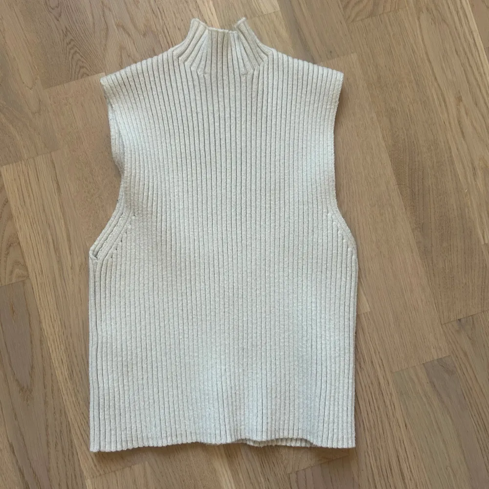 Jättefin stickad topp från Zara som dessvärre aldrig kommit till användning!❤️. Yläosat.