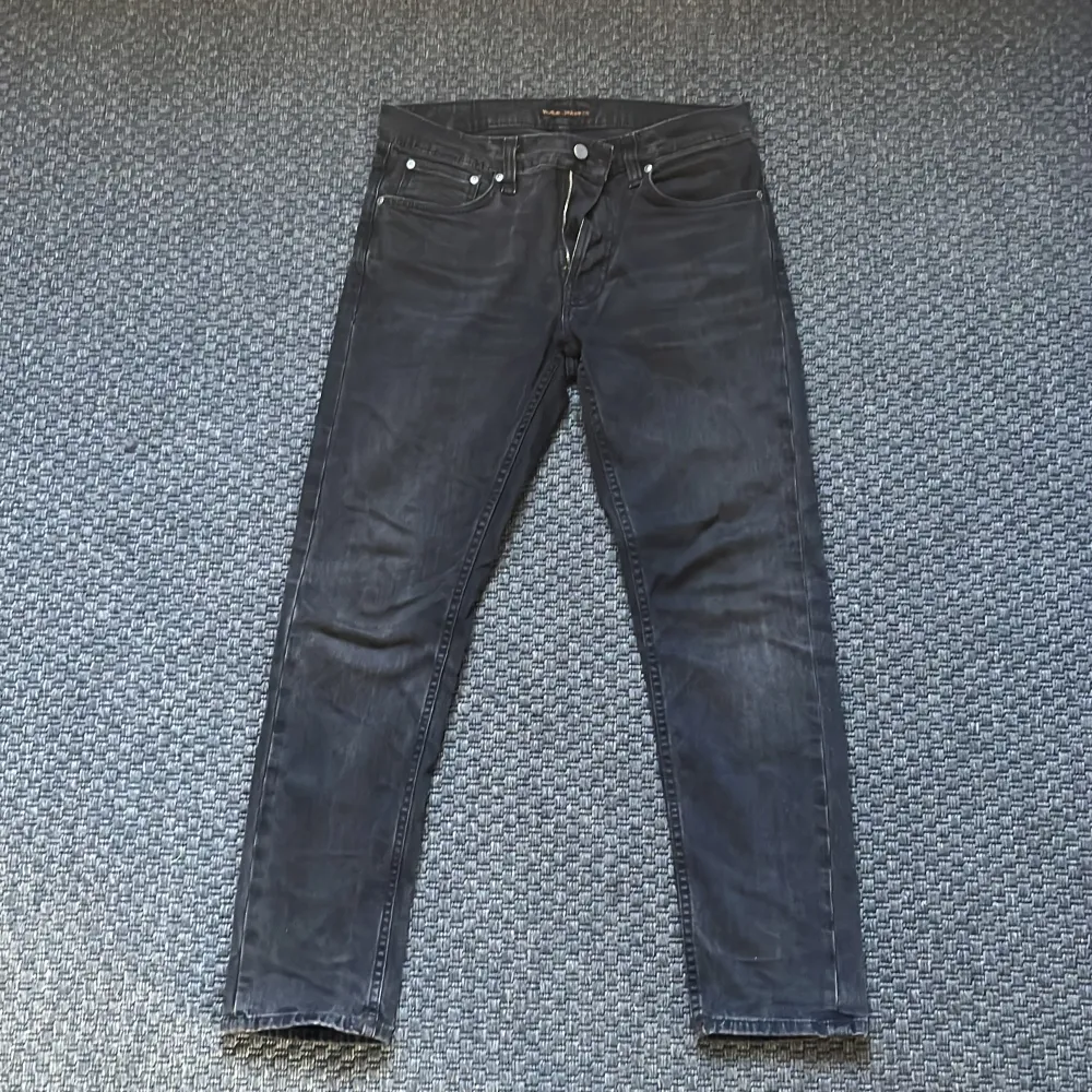 Ett par Nudie Jeans i modellen Lean Dean. Jeansen är köpta på NK i Göteborg och är i nyskick, endast använda ett par gånger. Kan sänka priset vid en snabb affär. . Jeans & Byxor.