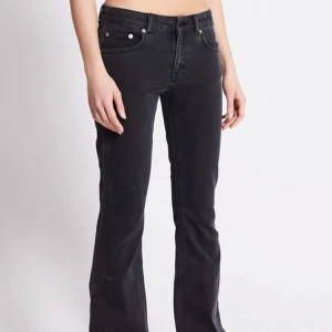 Lågmidjade jeans  - Säljer dessa lågmidjade jeansen från lager 157💕