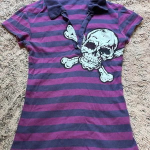 Söt dödskalle tröja  - Jätte snygg tröja som inte kommer till användning längre, inte min riktigt min stil. Jätte bra skick och sitter så fint. Inga defekter. Pris går att diskuteras 