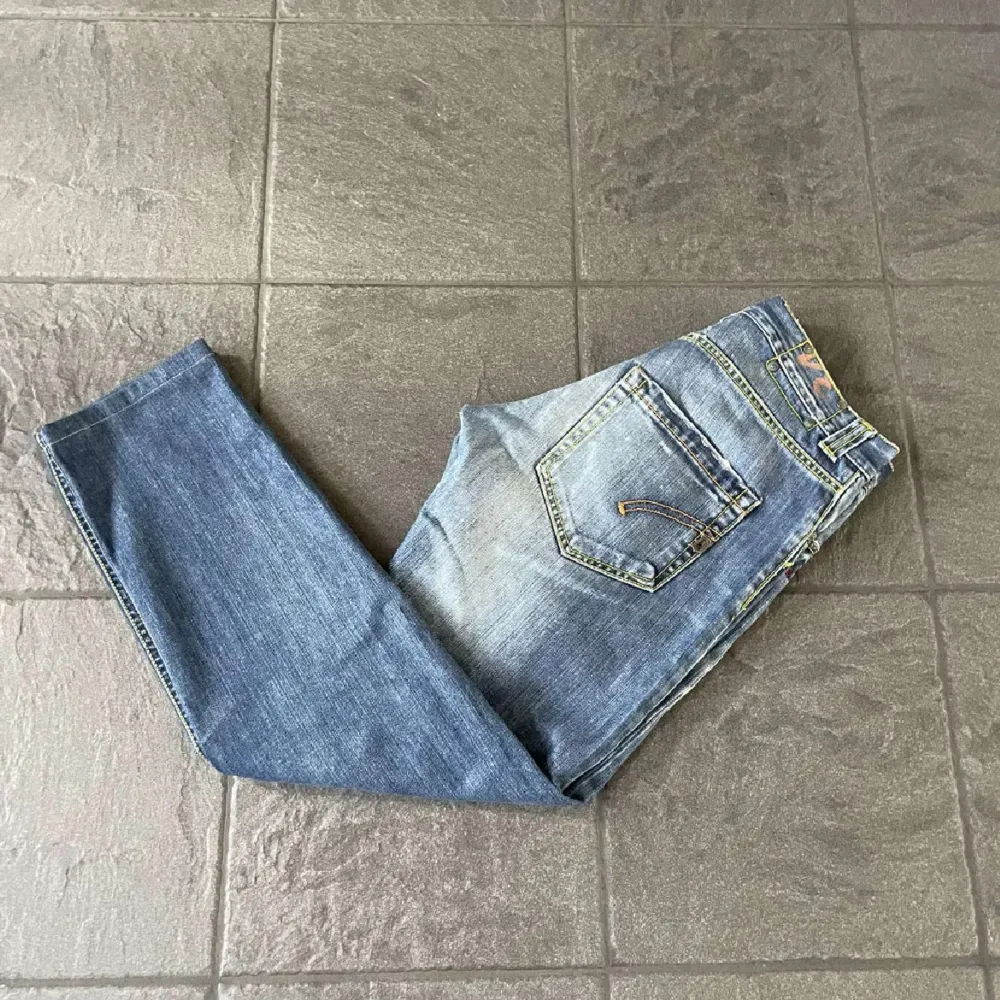 Säljer dessa fetta dondup jeans. Köpte på plick men va för små för mig.. Jeans & Byxor.