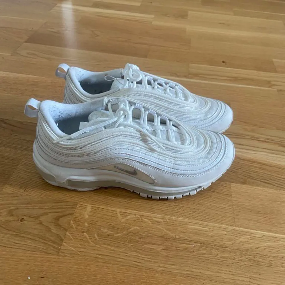 Nike 97or i mycket gott skick str 40. Skor.