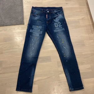 Dsquared2 jeans  - Jeansen är i nyskick använt några gånger bara. Storlek w30/32