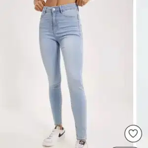 Säljer dessa Molly highwaist jeansen Pris kan diskuteras☺️