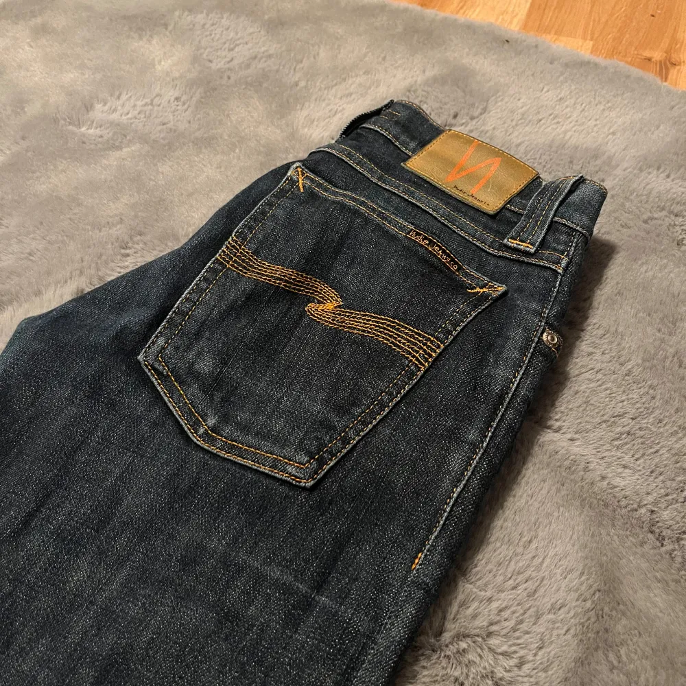 | säljer nu nudie jeans för ett schysst pris | Märke: Nudie jeans | Modell: tight long John | Skick: 9/10 | Storlek 26/32 | kan gå ner i pris vid snabb affär |. Jeans & Byxor.