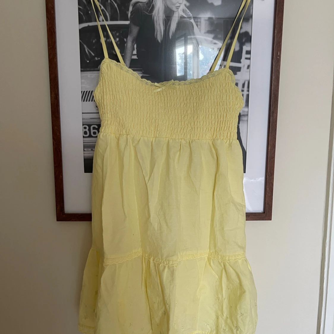 Gul klänning