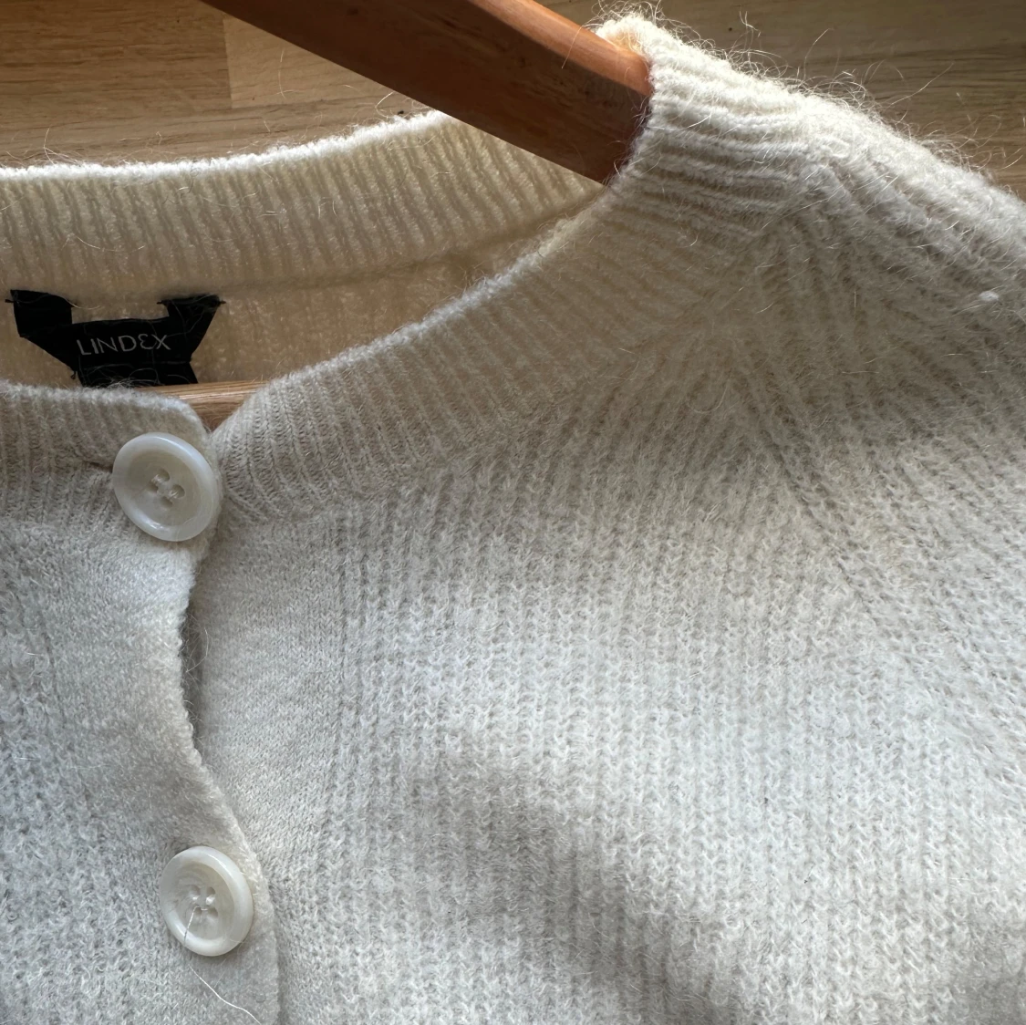Vit stickad kofta  - 91