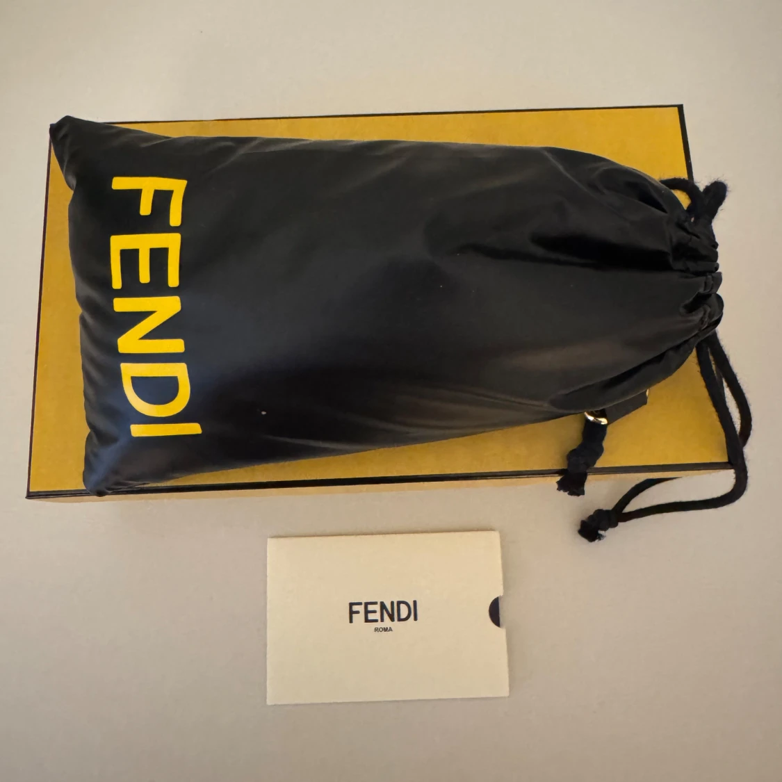 Fendi solglasögon  - 92