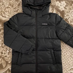 Everest jacka - Everest jacka som jag aldrig har använt och är liten på mig bara skriv för minsta lilla fråga