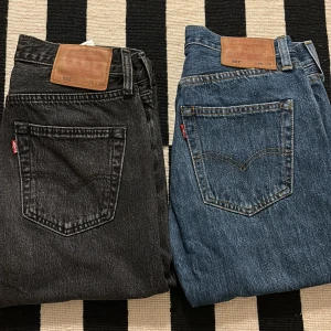 Levis 501 - Två par Levis 501 för endast 700kr tillsammans. Båda är i bra skick och i storleken 28W 30L. 350 kr om man vill köpa styckvis. Har du funderingar så är de bara att höra av dig👍