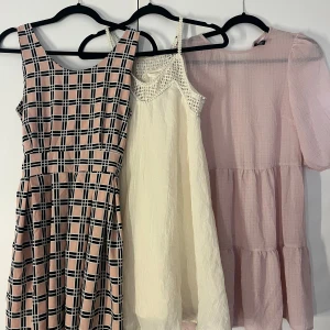 Randig tröja i höstfärger - Säljer lite blandade kläder i storlekar mellan xs-M. Hör av dig om du är intresserad så kan jag skicka mer info om varje plagg