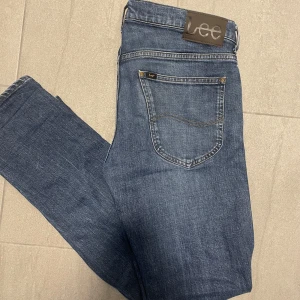   Lee jeans - Lee jeans i storlek 31/32 sitter slim fit