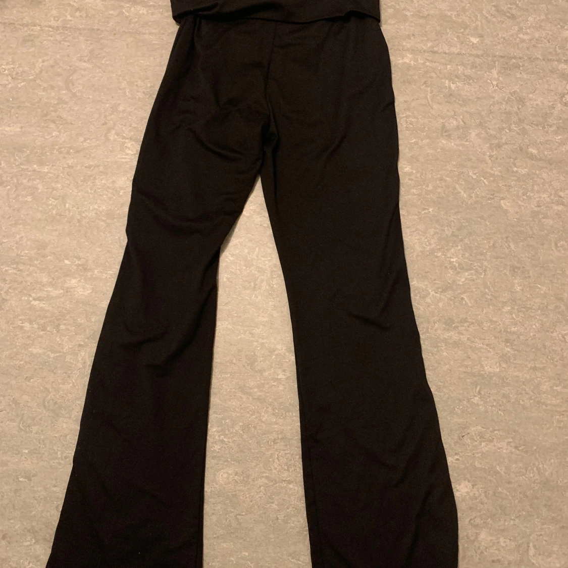 Svarta byxor med hög midja - 1