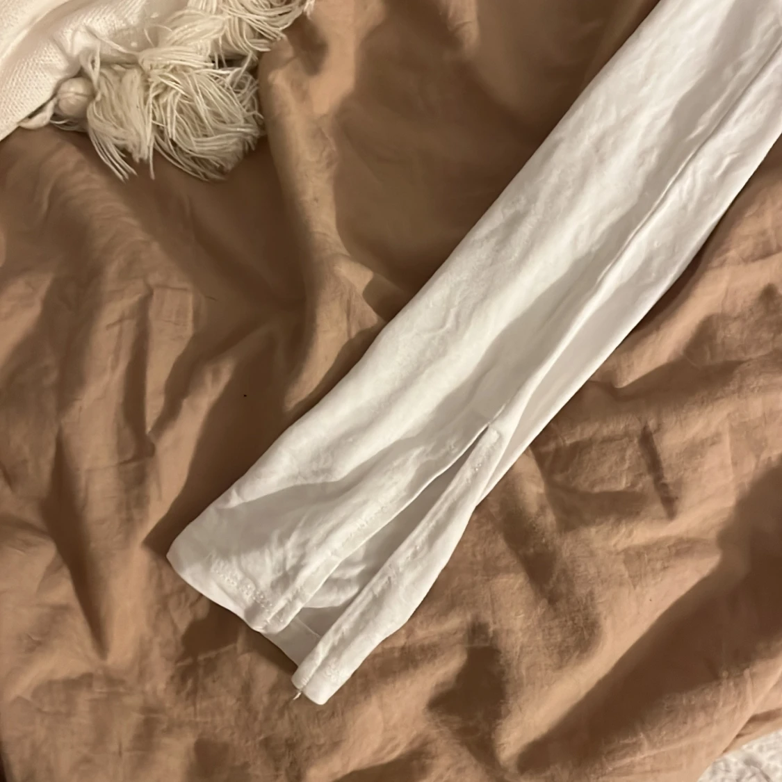 Vit långärmad topp från Gina Tricot - 1