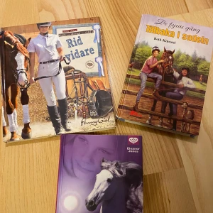 Häst böcker - paket  - För ungdomar som är intresserad utav hästar. Fint skick! 