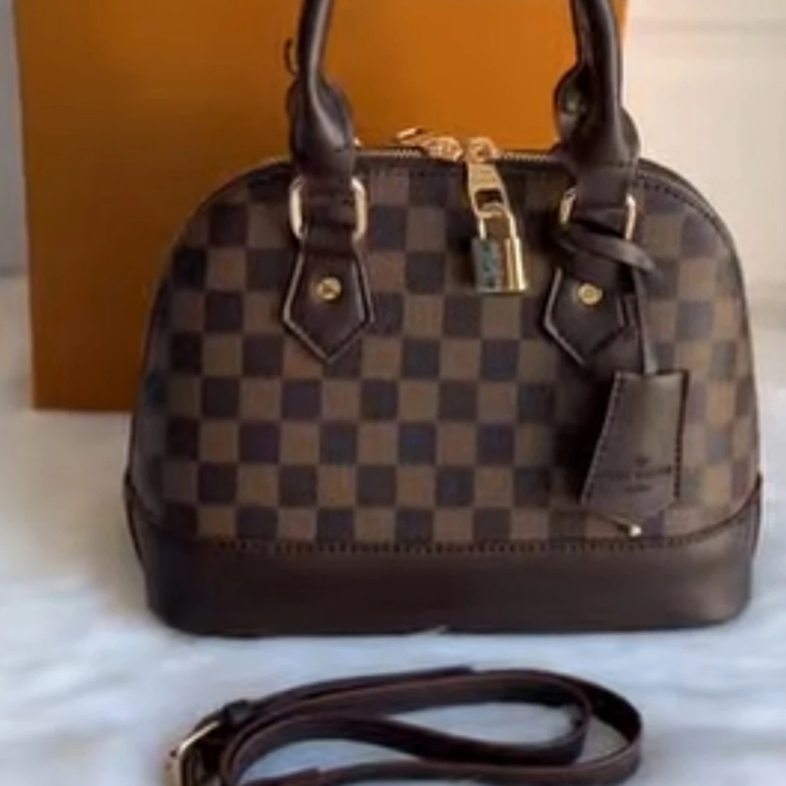 Rutig Lv handväska med bruna detaljer - 1