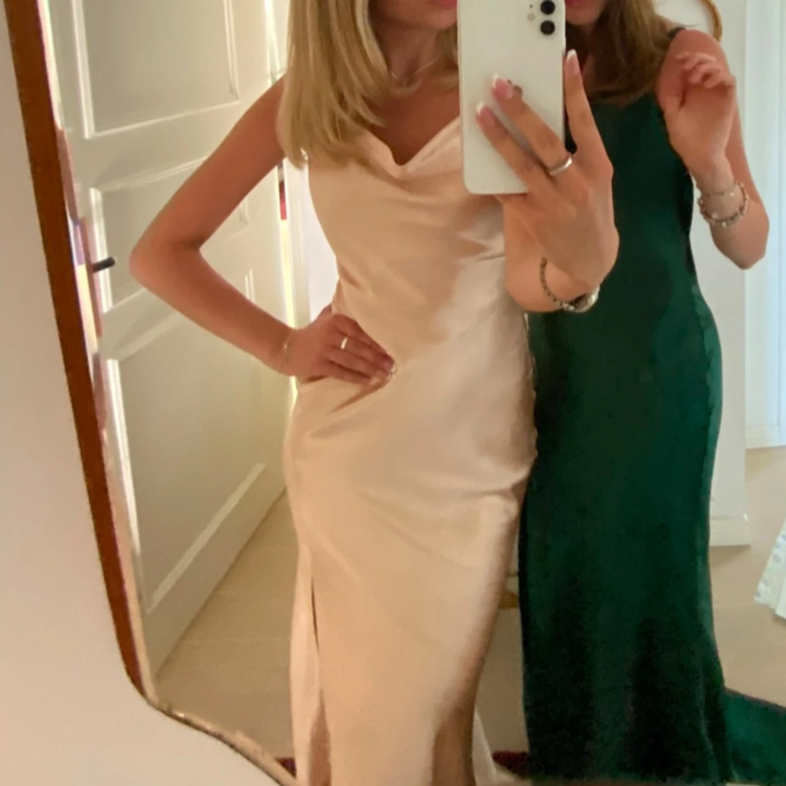 Champagnefärgad långklänning - 1