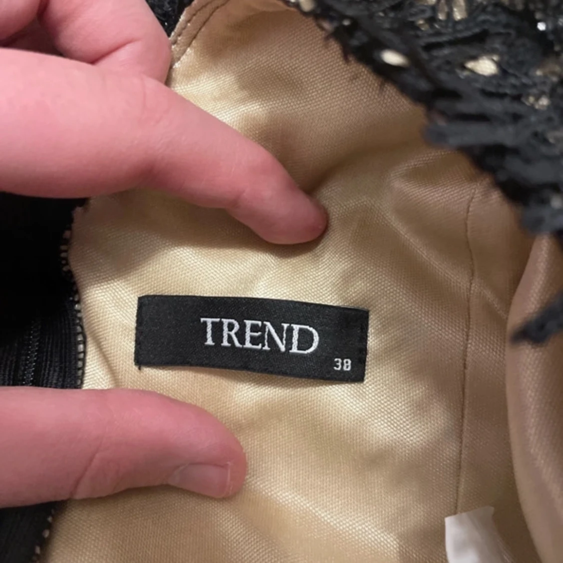 Svart spetsklänning från Trend - 2