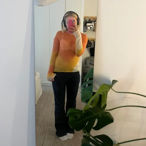 Flerfärgad stickad tröja - Så fin genomskinlig stickad tröja i olika färger!