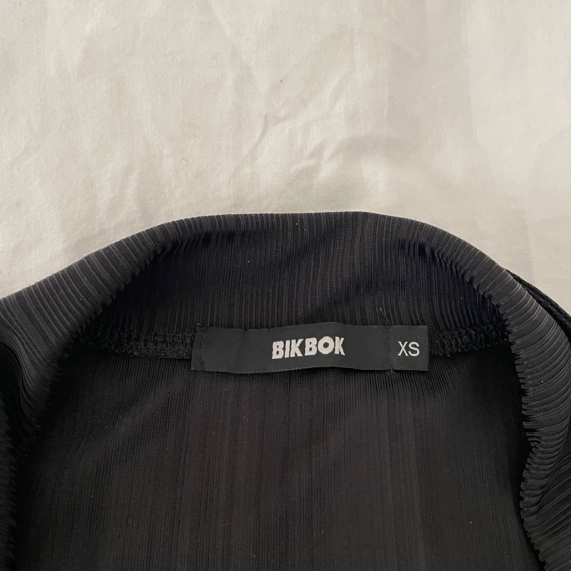 Svart ribbad tröja från Bik Bok - 1