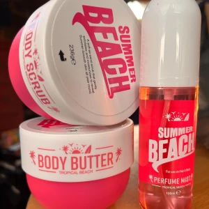 Summer Beach Body set! - Summer Beach "Tropical Beach" Body Scrub 236 g, Body Butter 200 g & Body Mist 100 ml. Plomberat. 
