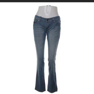 Blå bootcut jeans från G-star - As snygga jeans från G star som inte används då jag rensar garderoben!! Kontakta mig om frågor!!💕