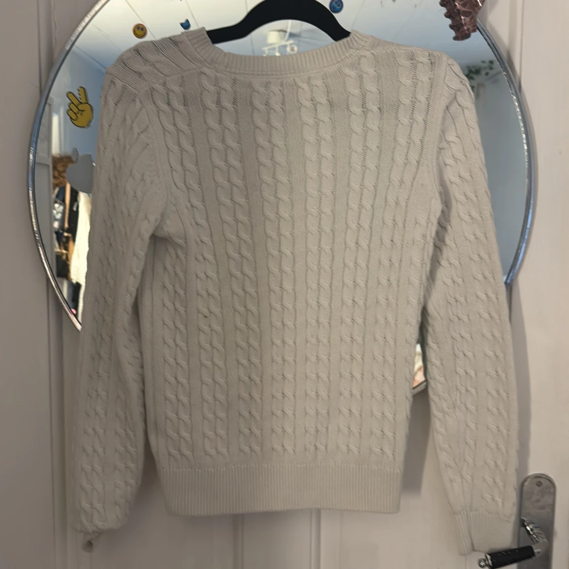 Vit stickad tröja från Holly & Whyte - 1