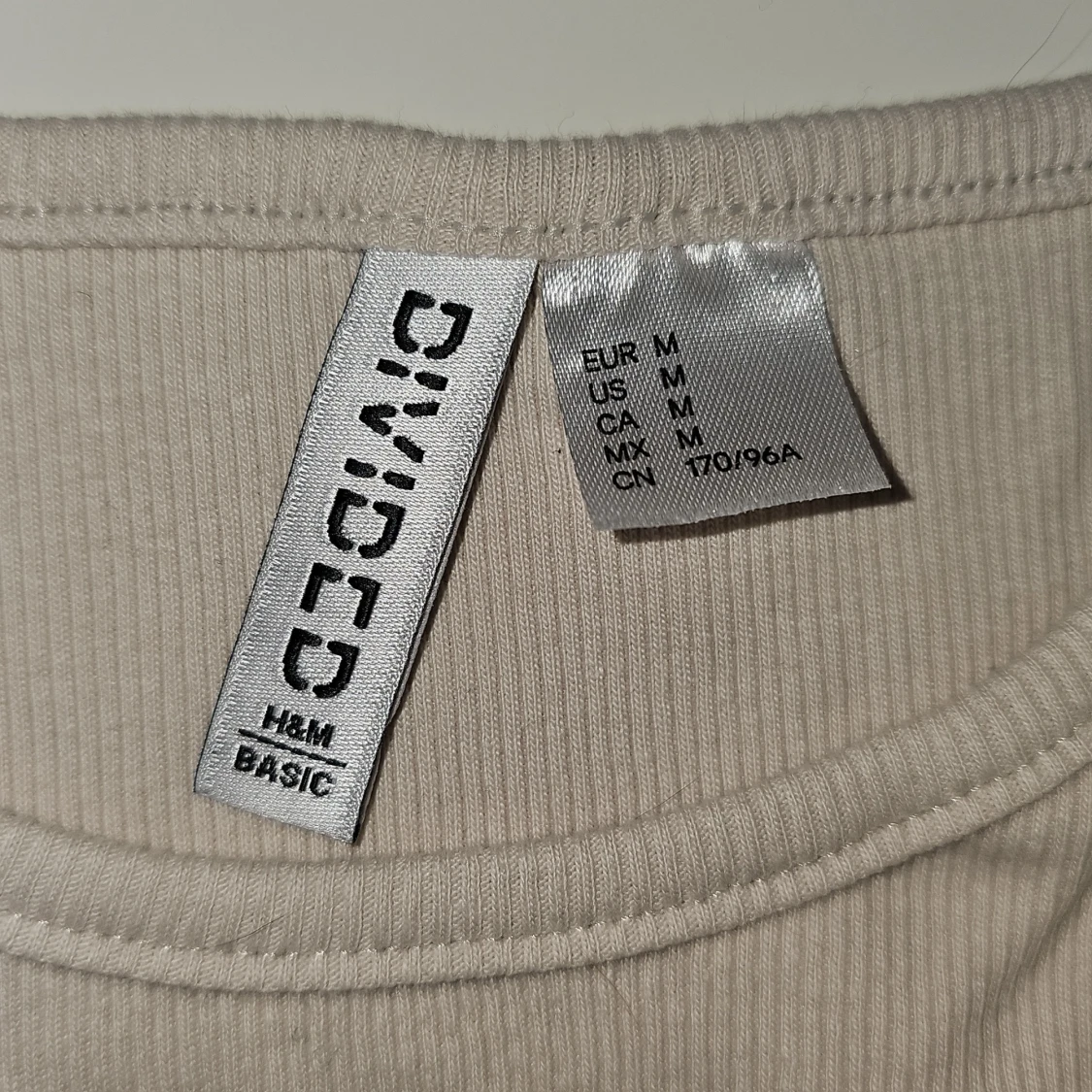 Beige ribbad t-shirt från H&M Divided - 2