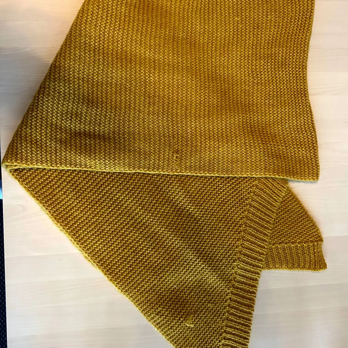 Gul stickad halsduk från Pieces - 1