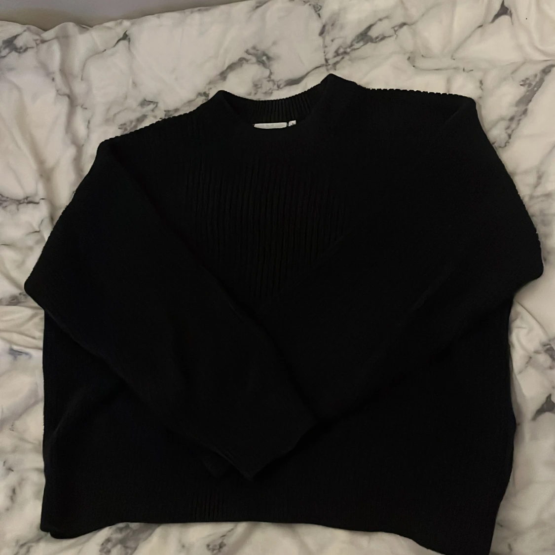 Svart ribbad tröja från Weekday