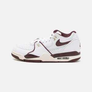 Nike air 89 retro storlek 42.5 endast provade en gång - Köptes på zalando för ca 1400 på rea 