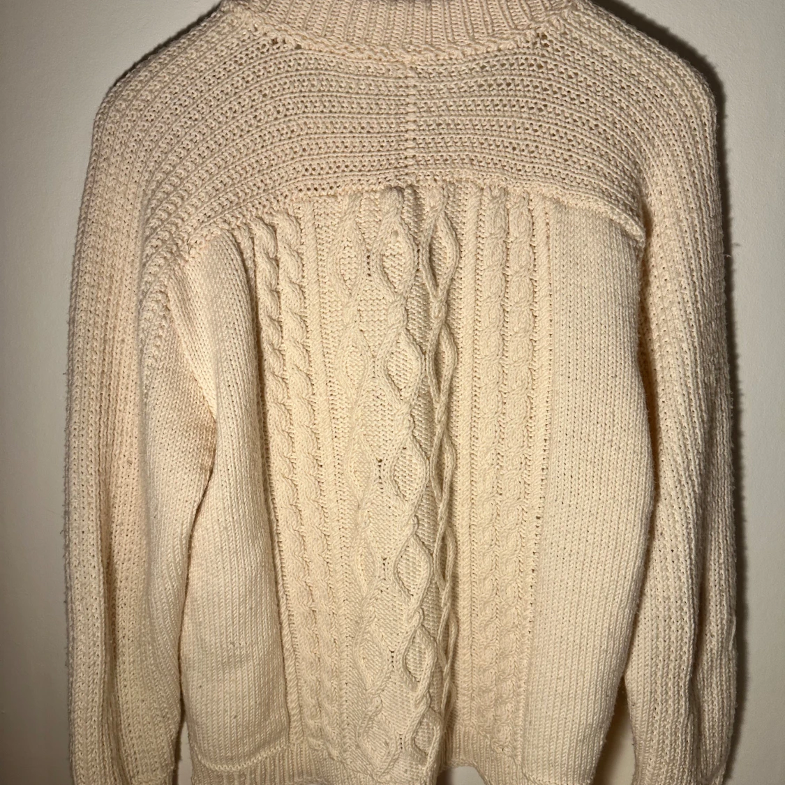 Beige stickad tröja - 90